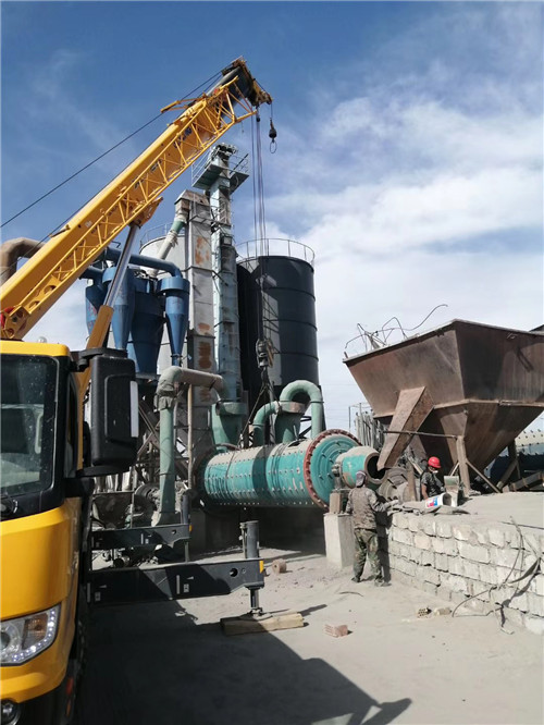 建华区设备搬运等各类工程项目中，吊车起着关键作用