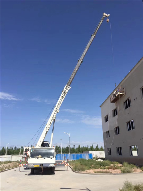 建华区“轻装强干”—— 吊车的 “轻量化臂架” 技术